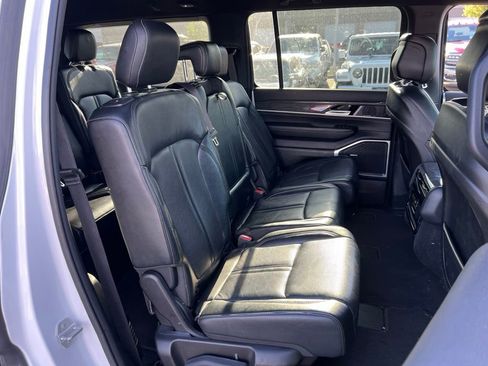Used 2022 Jeep Wagoneer Series II AWD/4WD image 19