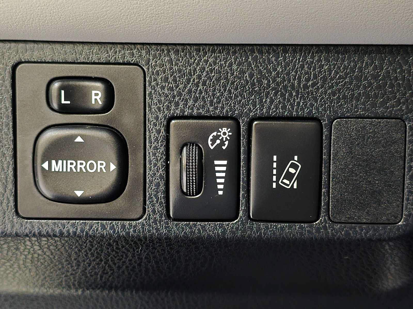 Used 2017 Toyota RAV4 XLE w/ All Weather Liner Package AWD/4WD image 17