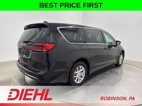 New 2026 Chrysler Pacifica Select FWD image 7