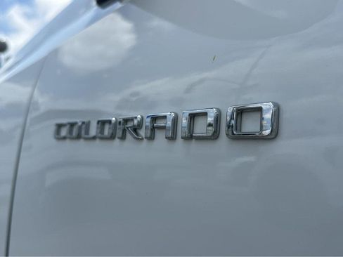 Used 2025 Chevrolet Colorado W/T AWD/4WD image 40