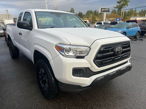 Used 2018 Toyota Tacoma SR image 6