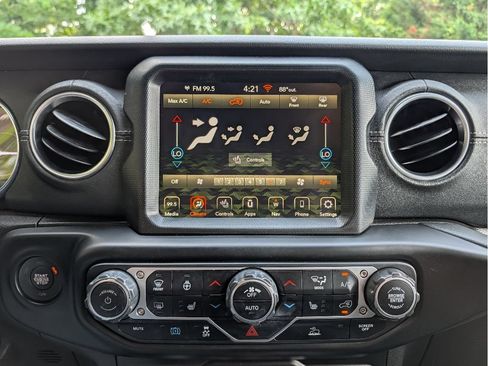 Used 2023 Jeep Wrangler Unlimited Sahara w/ Cold Weather Group AWD/4WD image 30