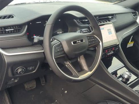 New 2025 Jeep Grand Cherokee Limited image 10