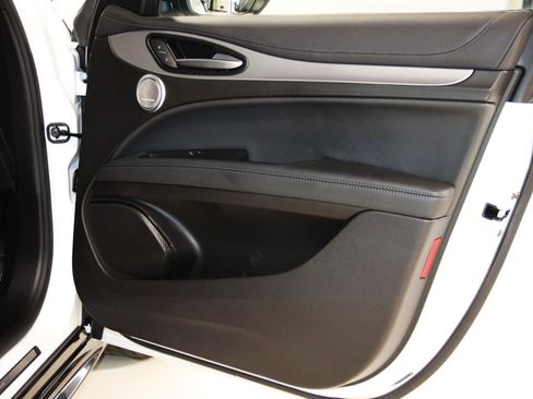 Used 2024 Alfa Romeo Stelvio Veloce image 58