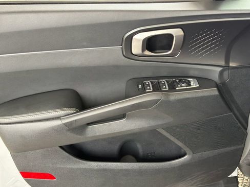 Used 2024 Kia Sorento S w/ Panoramic Sunroof Package FWD image 3