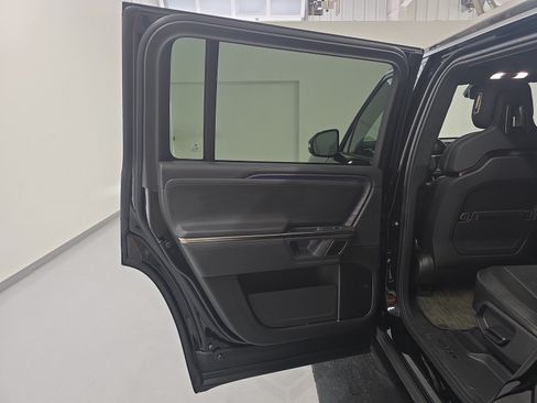 Used 2024 Rivian R1S Adventure AWD/4WD image 17