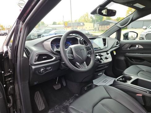 New 2026 Chrysler Pacifica Select image 32