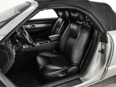 Used 2004 Ford Thunderbird image 29