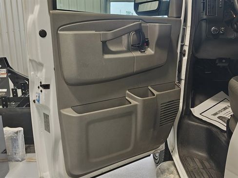 Used 2020 GMC Savana 2500 w/ Driver Convenience Package image 8