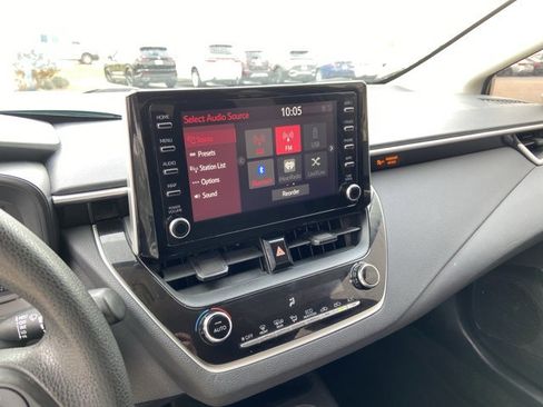 Used 2020 Toyota Corolla LE image 38