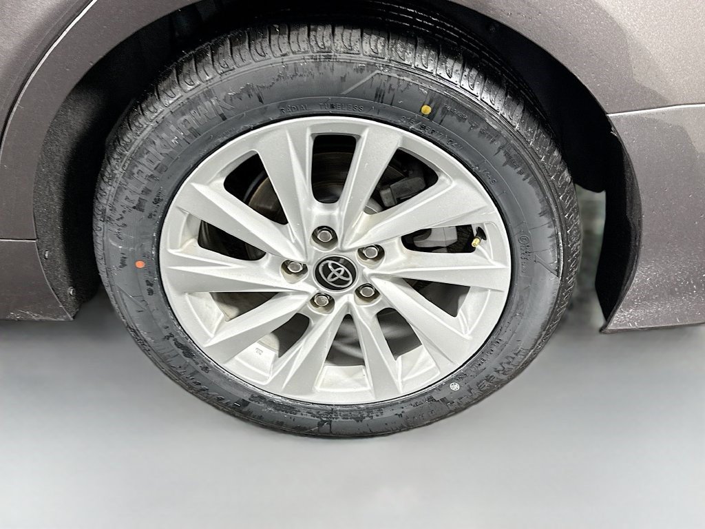 Used 2022 Toyota Camry LE FWD image 35