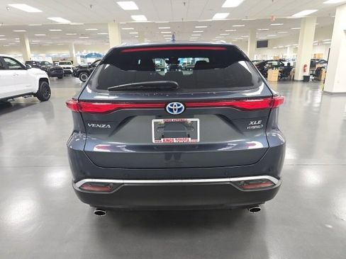 Certified 2021 Toyota Venza XLE image 4