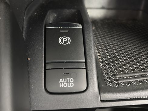 Certified 2023 Nissan Kicks SV FWD image 25