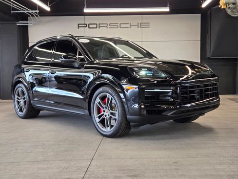 Certified 2024 Porsche Cayenne S AWD/4WD image 28