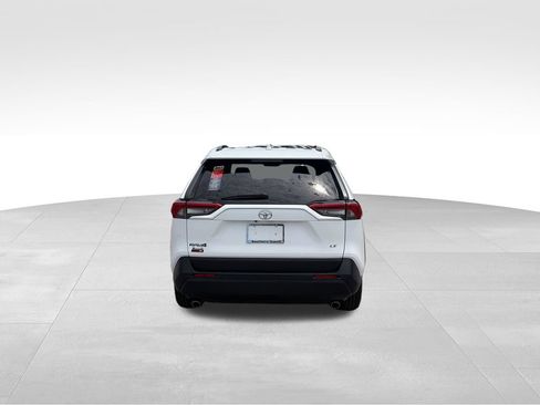 Used 2020 Toyota RAV4 LE FWD image 5