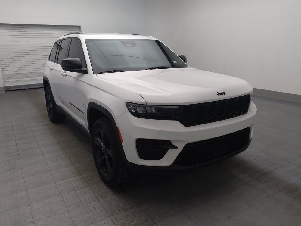 Used 2023 Jeep Grand Cherokee Altitude RWD image 13