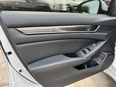 Used 2019 Honda Accord Sport image 10