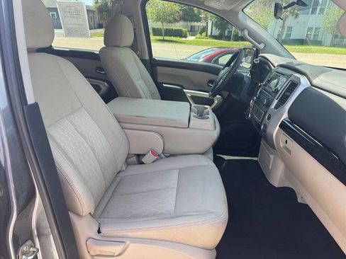 Used 2017 Nissan Titan SV image 19