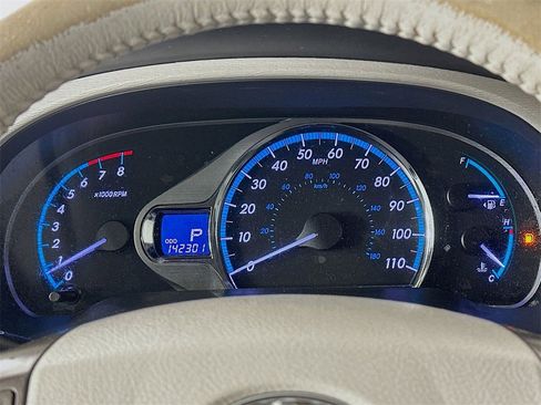 Used 2013 Toyota Sienna XLE image 4