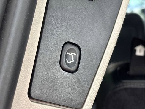 Used 2019 Dodge Grand Caravan SXT image 15