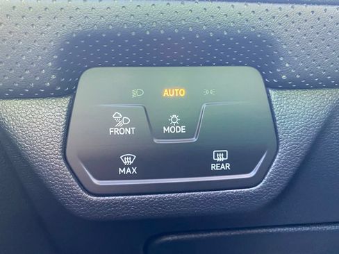 Used 2024 Volkswagen Atlas SE FWD image 25