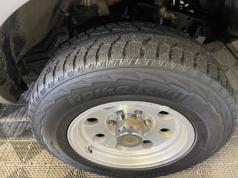 Used 2001 Nissan Frontier SE image 11