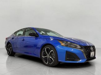 Used 2025 Nissan Altima 2.5 SR video 1