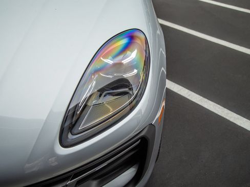 Certified 2026 Porsche Macan AWD/4WD image 13