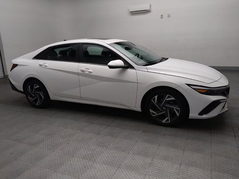 Used 2025 Hyundai Elantra SEL FWD image 11