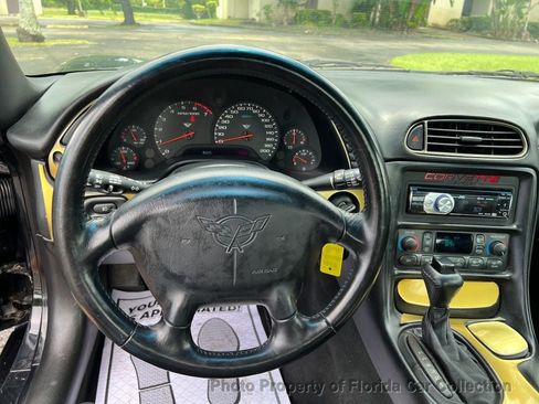 Used 1998 Chevrolet Corvette Coupe w/ Roof Pkg RWD image 11