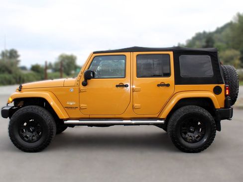 Used 2014 Jeep Wrangler Unlimited Sahara w/ Dual Top Group image 4