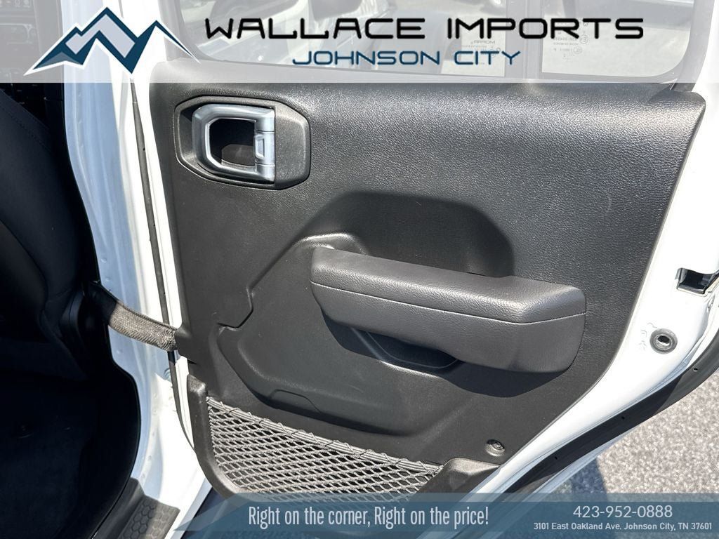 Used 2022 Jeep Gladiator Mojave w/ Cold Weather Group AWD/4WD image 40