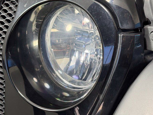 Used 2021 Jeep Wrangler Sport AWD/4WD image 12