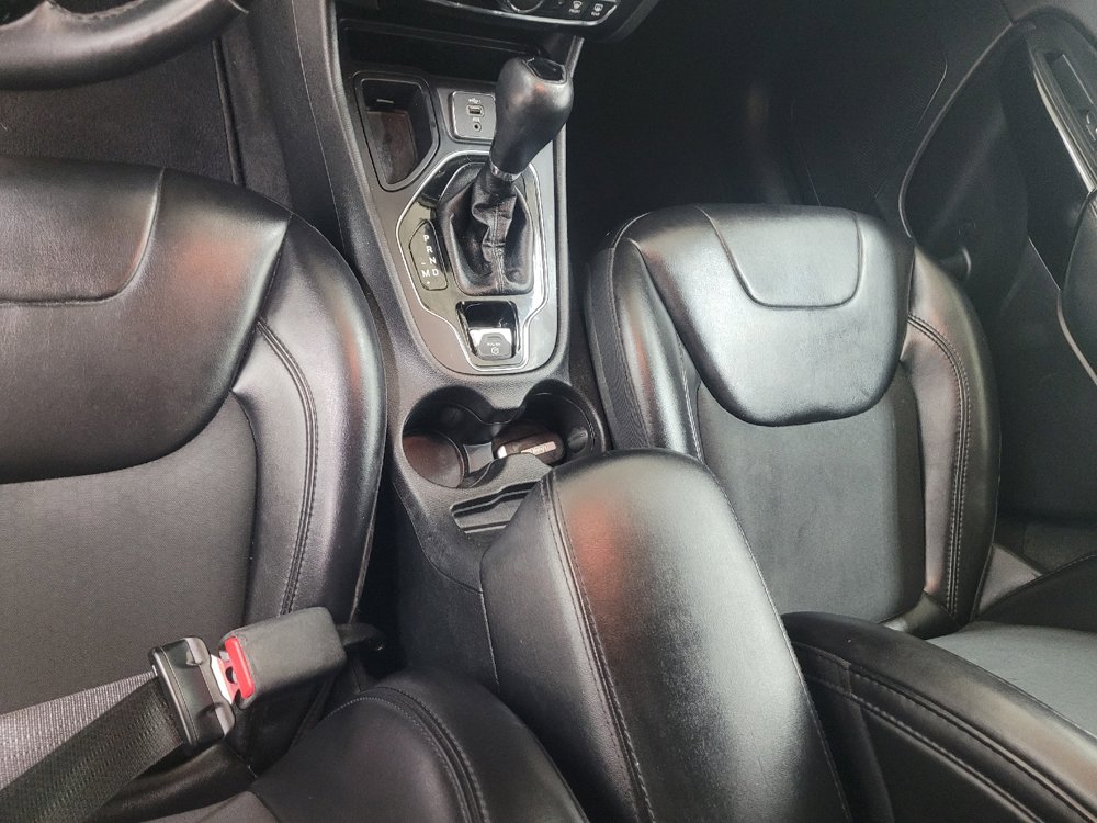Used 2019 Jeep Cherokee Latitude Plus FWD image 26