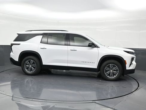 Used 2024 Chevrolet Traverse LT image 7