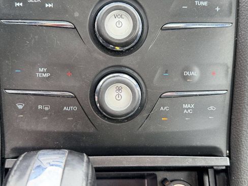 Used 2018 Ford Taurus SEL w/ Equipment Group 201A image 18