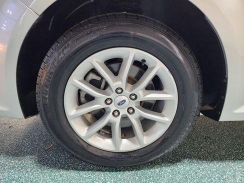 Used 2019 Ford Flex SE image 12