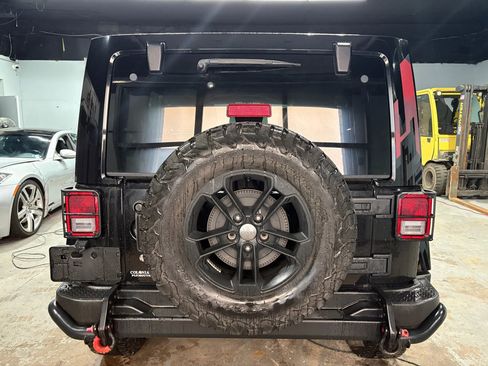 Used 2017 Jeep Wrangler Unlimited Sahara image 7