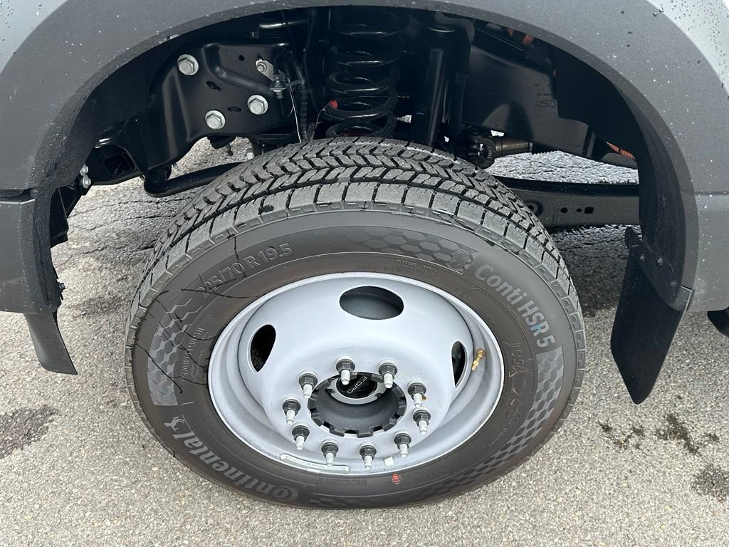 New 2026 Ford F550 4x4 Supercab Super Duty image 9