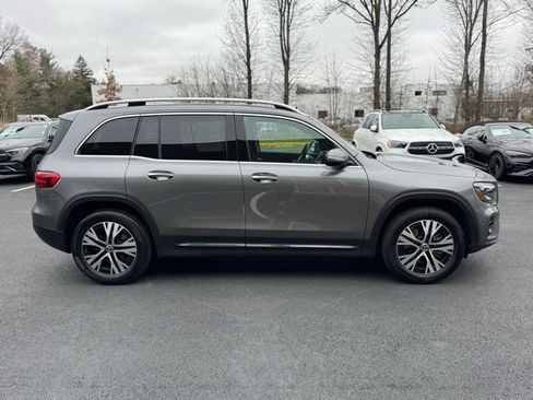 Used 2026 Mercedes-Benz GLB 250 4MATIC image 2