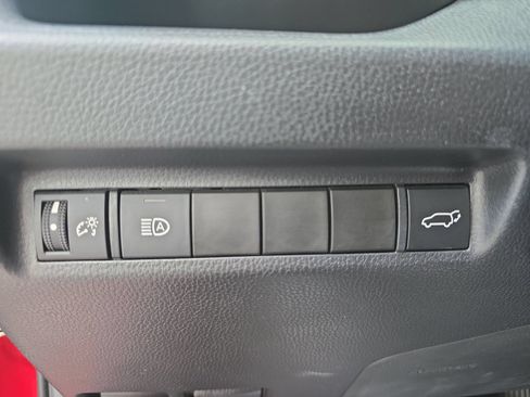 Used 2021 Toyota RAV4 XLE w/ Convenience Package FWD image 24