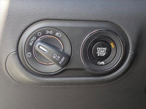 Used 2017 Maserati Levante S image 13