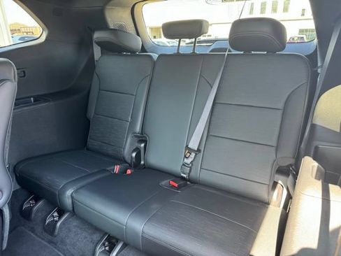 Used 2025 Buick Enclave Sport Touring AWD/4WD image 11