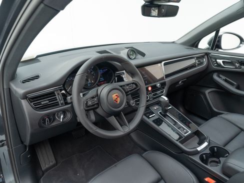 Used 2026 Porsche Macan AWD/4WD image 4