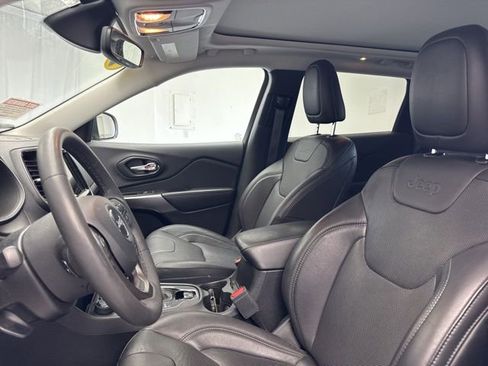 Used 2021 Jeep Cherokee Limited image 7