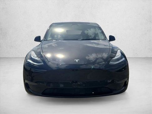 Used 2022 Tesla Model Y Long Range image 2