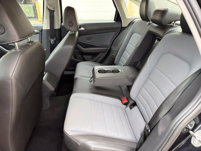 Used 2025 Volkswagen Jetta SE FWD image 14