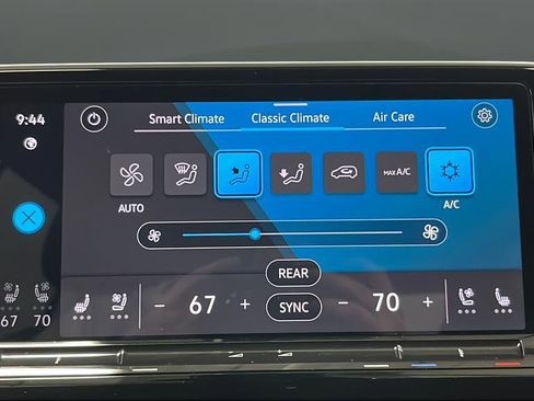Used 2024 Volkswagen Atlas SE AWD/4WD image 17
