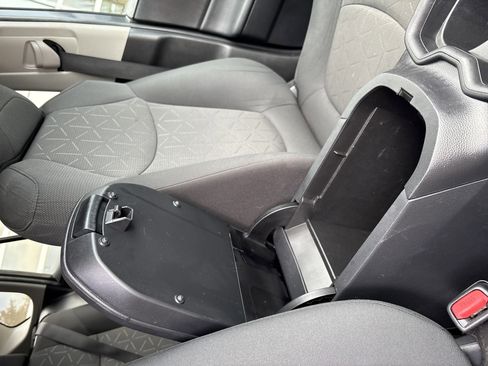 Used 2021 Toyota RAV4 XLE FWD image 25