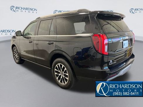 Used 2025 Ford Expedition Platinum image 3